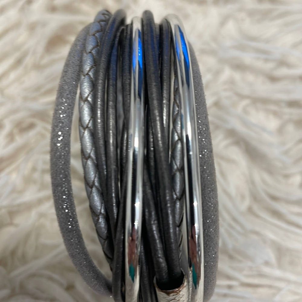 Multi strand leather like metallic/braided tubular magnetic bracelet